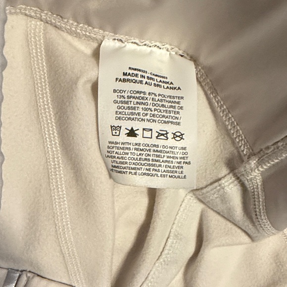 Nike women’s Leggings with Silver Accents - Picture 5 of 6